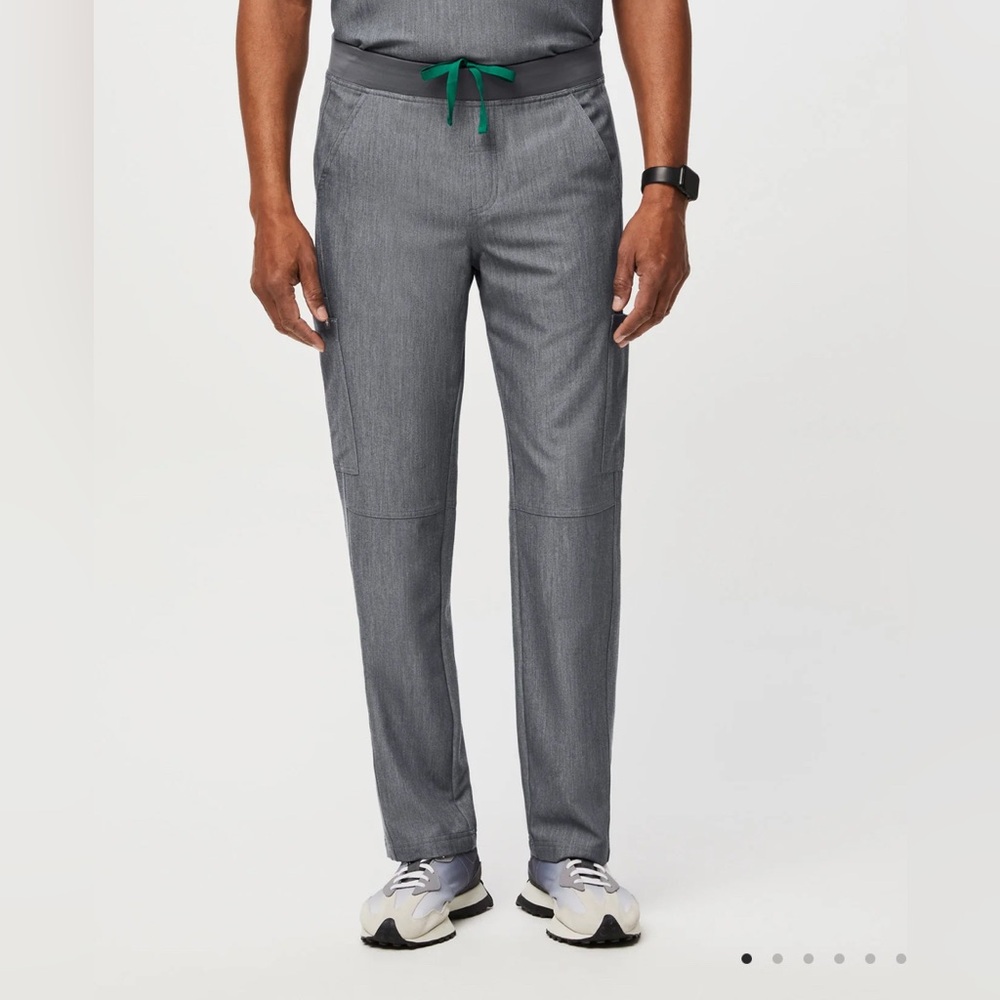 FIGS Men's Cargo Scrub Pants Graphite Size M